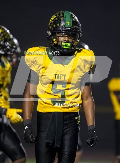 Thumbnail 2 in Taft vs. Clinton-Massie (OHSAA Division 4 Regional) photogallery.