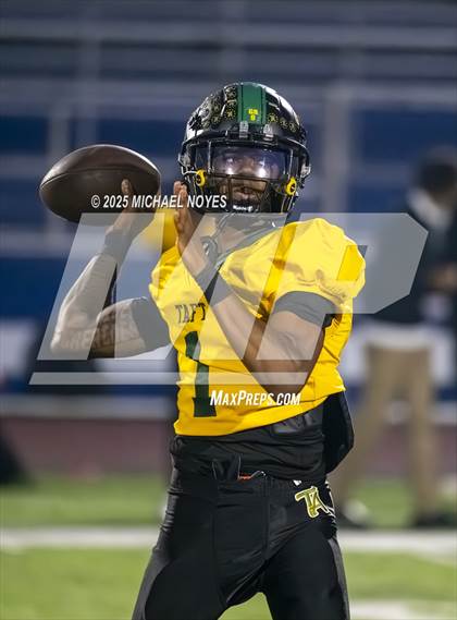 Thumbnail 2 in Taft vs. Clinton-Massie (OHSAA Division 4 Regional) photogallery.