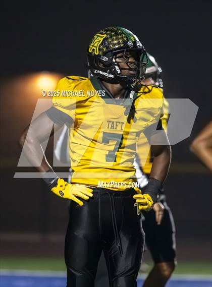 Thumbnail 3 in Taft vs. Clinton-Massie (OHSAA Division 4 Regional) photogallery.