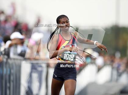 Thumbnail 1 in FHSAA 2A Finals (200 Meters) photogallery.