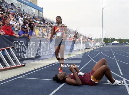 Thumbnail 2 in FHSAA 2A Finals (200 Meters) photogallery.