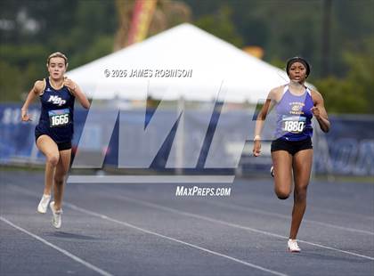 Thumbnail 1 in FHSAA 2A Finals (200 Meters) photogallery.
