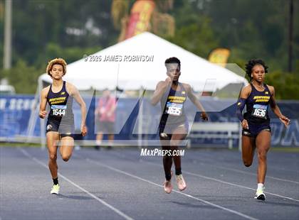 Thumbnail 1 in FHSAA 2A Finals (200 Meters) photogallery.