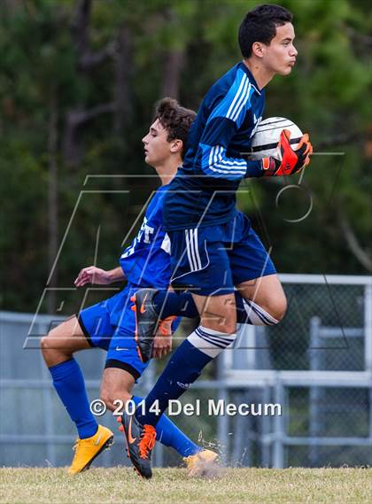 Thumbnail 1 in Armwood vs. Jesuit photogallery.