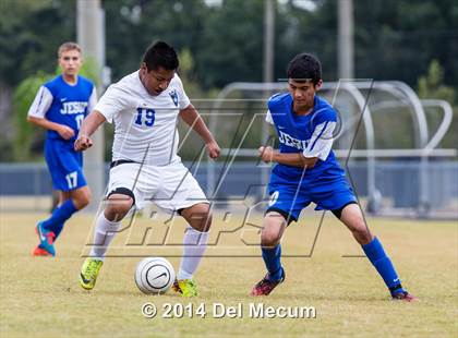 Thumbnail 1 in Armwood vs. Jesuit photogallery.