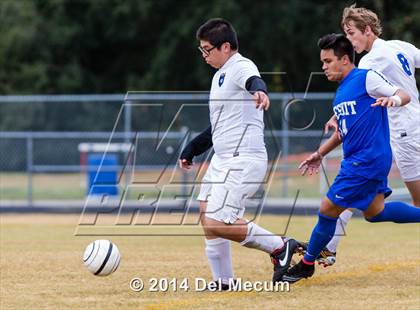 Thumbnail 1 in Armwood vs. Jesuit photogallery.