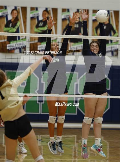 Thumbnail 3 in Davis vs Ridgeline photogallery.
