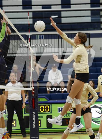 Thumbnail 3 in Davis vs Ridgeline photogallery.