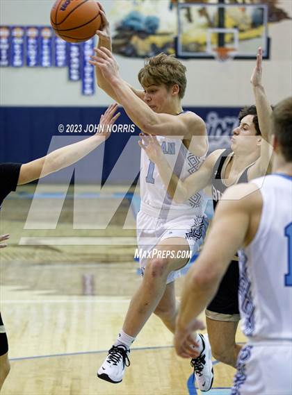 Thumbnail 3 in Churubusco @ Woodlan photogallery.