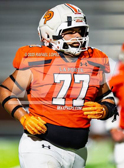 Thumbnail 3 in Weiss vs. La Porte (UIL 5A D1 Football Bi-District) photogallery.