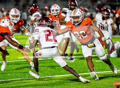 Thumbnail 2 in Weiss vs. La Porte (UIL Football 5A D1 Bi-District) photogallery.