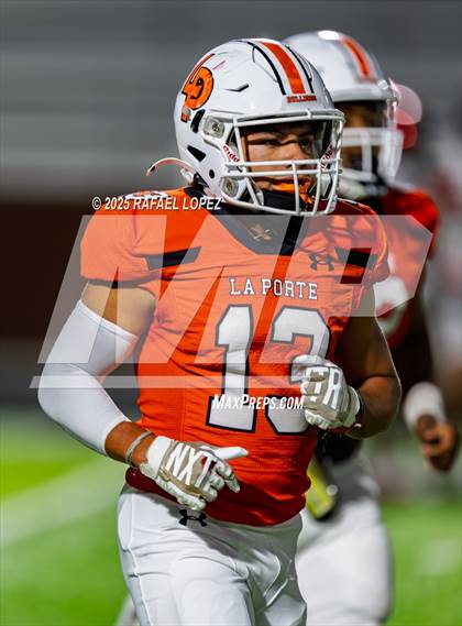 Thumbnail 3 in Weiss vs. La Porte (UIL 5A D1 Football Bi-District) photogallery.