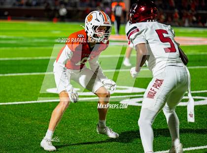Thumbnail 2 in Weiss vs. La Porte (UIL 5A D1 Football Bi-District) photogallery.