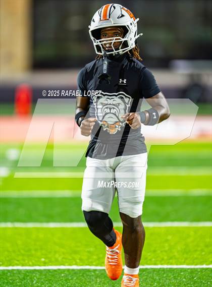 Thumbnail 2 in Weiss vs. La Porte (UIL 5A D1 Football Bi-District) photogallery.