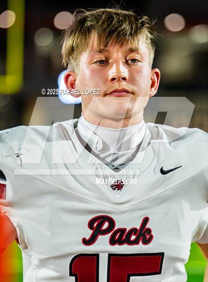 Thumbnail 2 in Weiss vs. La Porte (UIL 5A D1 Football Bi-District) photogallery.