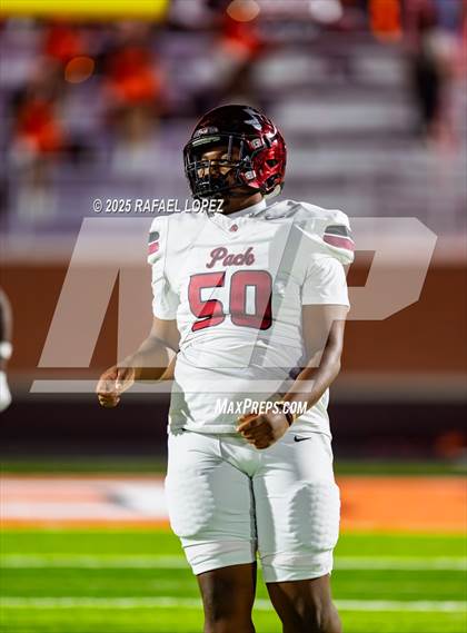 Thumbnail 3 in Weiss vs. La Porte (UIL Football 5A D1 Bi-District) photogallery.