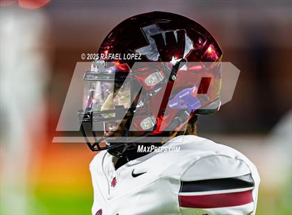 Thumbnail 2 in Weiss vs. La Porte (UIL Football 5A D1 Bi-District) photogallery.