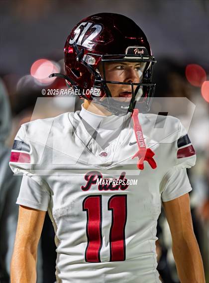 Thumbnail 1 in Weiss vs. La Porte (UIL 5A D1 Football Bi-District) photogallery.