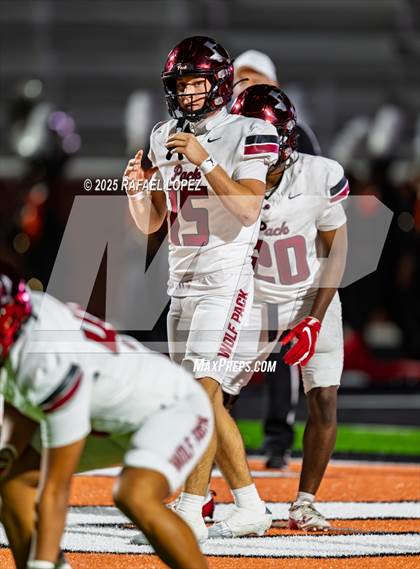 Thumbnail 2 in Weiss vs. La Porte (UIL Football 5A D1 Bi-District) photogallery.