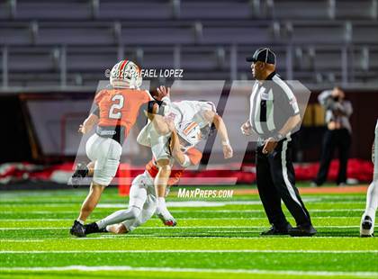 Thumbnail 1 in Weiss vs. La Porte (UIL 5A D1 Football Bi-District) photogallery.