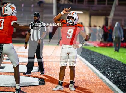 Thumbnail 2 in Weiss vs. La Porte (UIL 5A D1 Football Bi-District) photogallery.