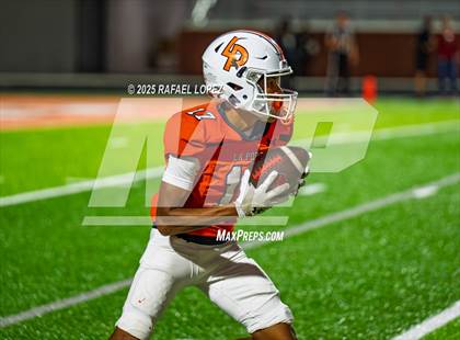 Thumbnail 3 in Weiss vs. La Porte (UIL 5A D1 Football Bi-District) photogallery.