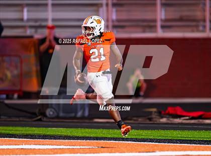 Thumbnail 1 in Weiss vs. La Porte (UIL 5A D1 Football Bi-District) photogallery.