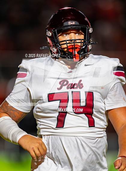 Thumbnail 1 in Weiss vs. La Porte (UIL 5A D1 Football Bi-District) photogallery.