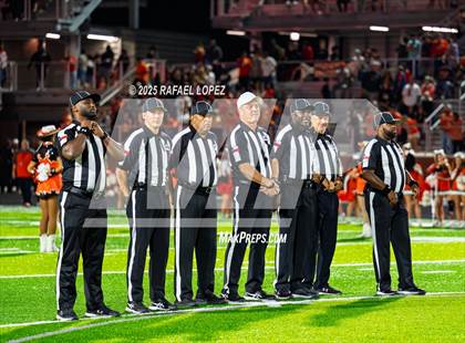 Thumbnail 3 in Weiss vs. La Porte (UIL 5A D1 Football Bi-District) photogallery.