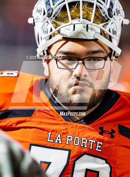 Thumbnail 3 in Weiss vs. La Porte (UIL Football 5A D1 Bi-District) photogallery.