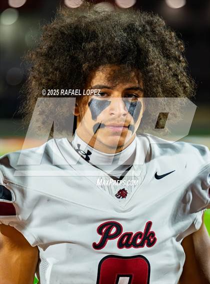 Thumbnail 2 in Weiss vs. La Porte (UIL Football 5A D1 Bi-District) photogallery.