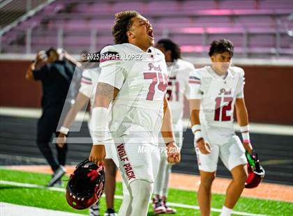 Thumbnail 2 in Weiss vs. La Porte (UIL 5A D1 Football Bi-District) photogallery.