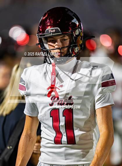 Thumbnail 3 in Weiss vs. La Porte (UIL 5A D1 Football Bi-District) photogallery.