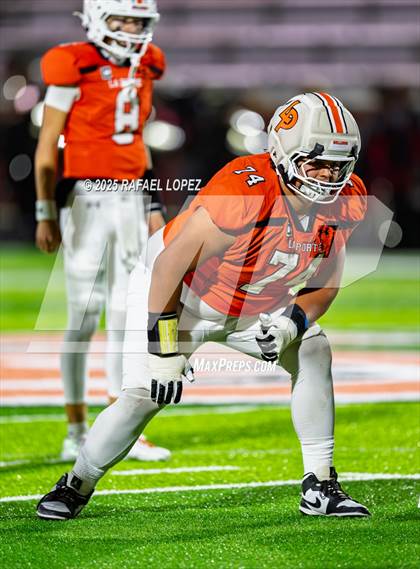 Thumbnail 1 in Weiss vs. La Porte (UIL 5A D1 Football Bi-District) photogallery.