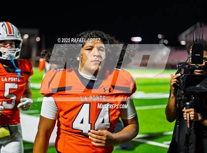 Thumbnail 1 in Weiss vs. La Porte (UIL 5A D1 Football Bi-District) photogallery.