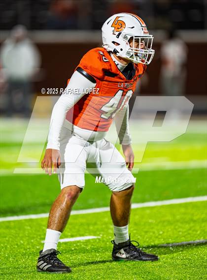 Thumbnail 2 in Weiss vs. La Porte (UIL 5A D1 Football Bi-District) photogallery.