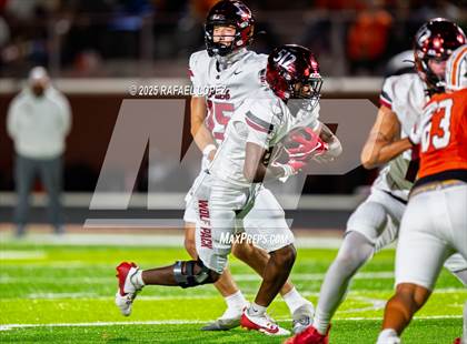 Thumbnail 2 in Weiss vs. La Porte (UIL 5A D1 Football Bi-District) photogallery.