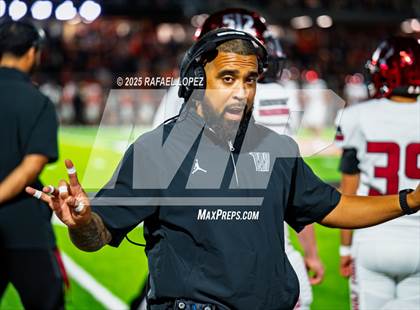 Thumbnail 3 in Weiss vs. La Porte (UIL 5A D1 Football Bi-District) photogallery.