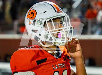 Thumbnail 2 in Weiss vs. La Porte (UIL Football 5A D1 Bi-District) photogallery.