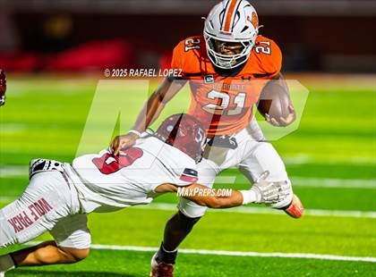 Thumbnail 2 in Weiss vs. La Porte (UIL Football 5A D1 Bi-District) photogallery.