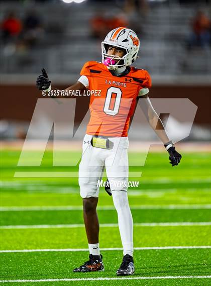 Thumbnail 2 in Weiss vs. La Porte (UIL 5A D1 Football Bi-District) photogallery.