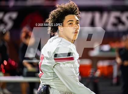 Thumbnail 1 in Weiss vs. La Porte (UIL 5A D1 Football Bi-District) photogallery.