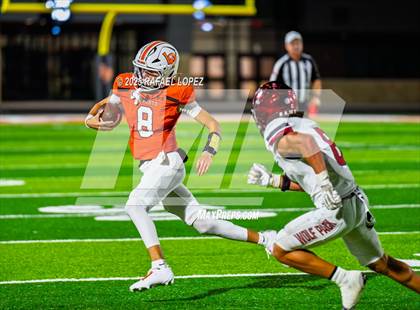 Thumbnail 2 in Weiss vs. La Porte (UIL 5A D1 Football Bi-District) photogallery.