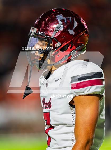 Thumbnail 2 in Weiss vs. La Porte (UIL Football 5A D1 Bi-District) photogallery.