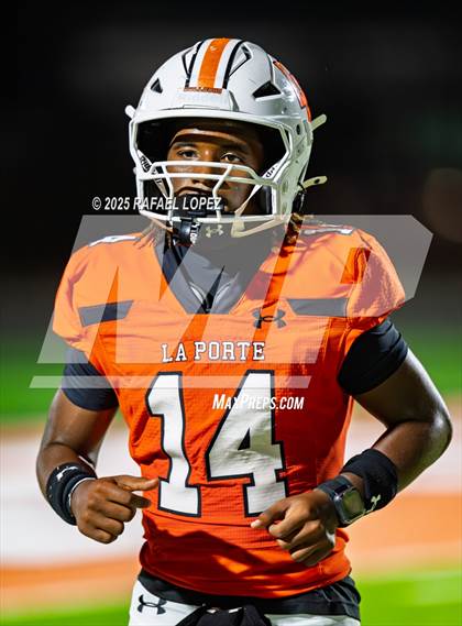 Thumbnail 3 in Weiss vs. La Porte (UIL 5A D1 Football Bi-District) photogallery.