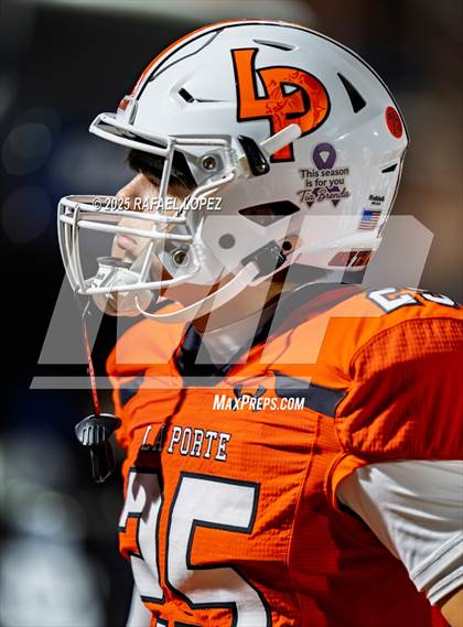 Thumbnail 1 in Weiss vs. La Porte (UIL 5A D1 Football Bi-District) photogallery.