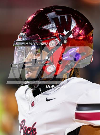 Thumbnail 1 in Weiss vs. La Porte (UIL 5A D1 Football Bi-District) photogallery.