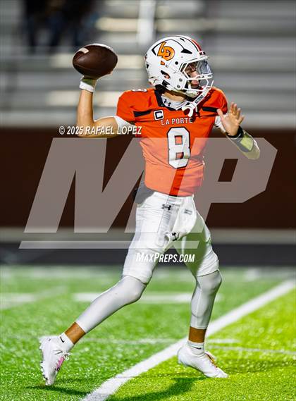 Thumbnail 3 in Weiss vs. La Porte (UIL Football 5A D1 Bi-District) photogallery.