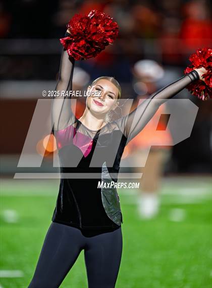 Thumbnail 1 in Weiss vs. La Porte (UIL 5A D1 Football Bi-District) photogallery.