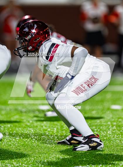 Thumbnail 3 in Weiss vs. La Porte (UIL 5A D1 Football Bi-District) photogallery.
